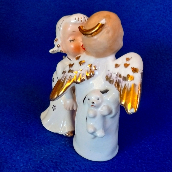 Kissing Angel Figurine Collectables - Picture 2 of 5